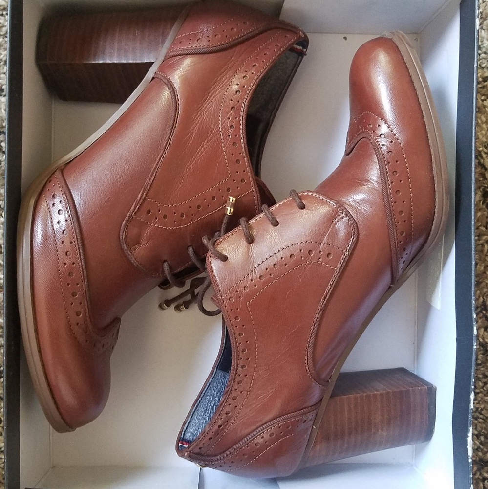 Brown oxford heels.